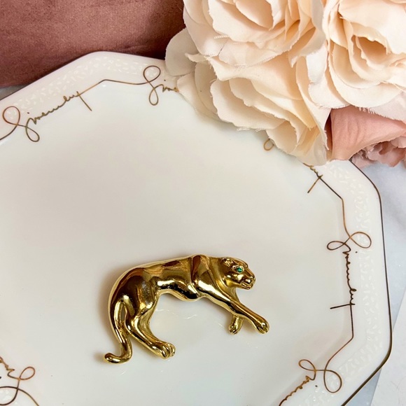 Givenchy Rare Vintage Lioness W/ Crystal Emerald Eyes Brooch - Picture 2 of 8